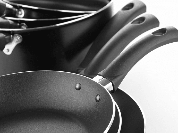 pans with metal finishing